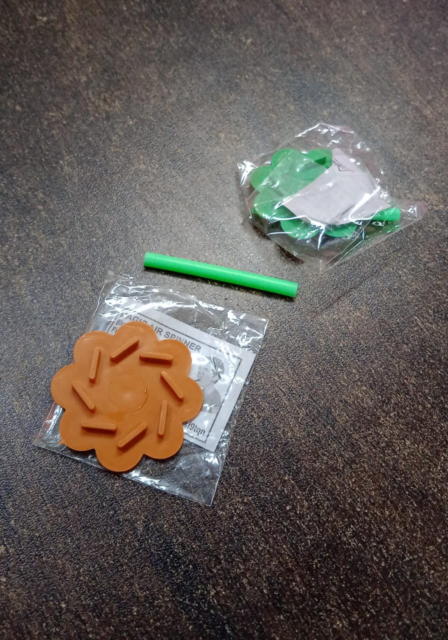 Small Magic air spinner, Plastic Promotional Spinning Toys (4 Pc)