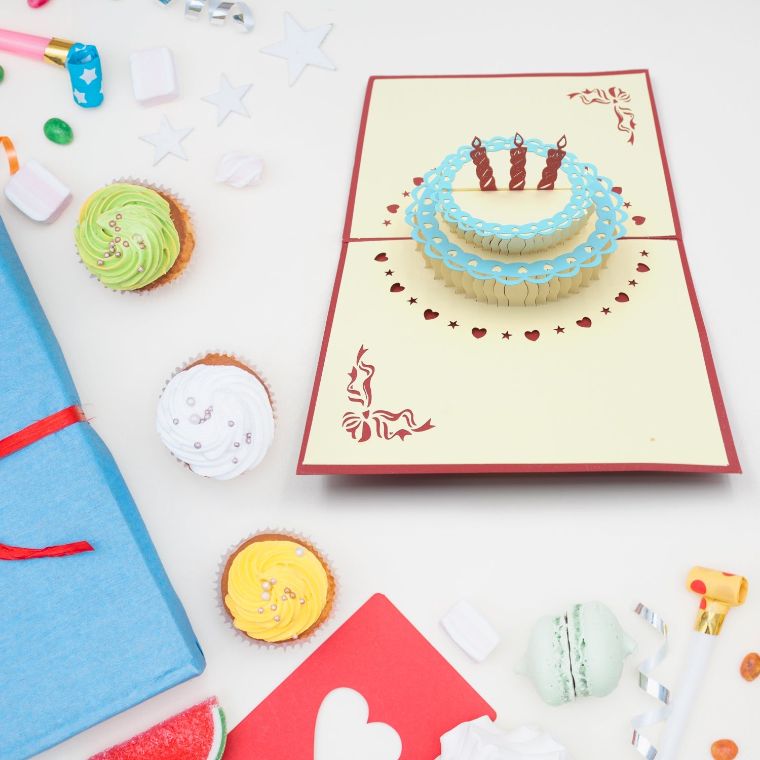 Birthday card with intricate 3D -up design
