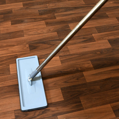 Mop head with 360Â° rotation for thorough cleaning