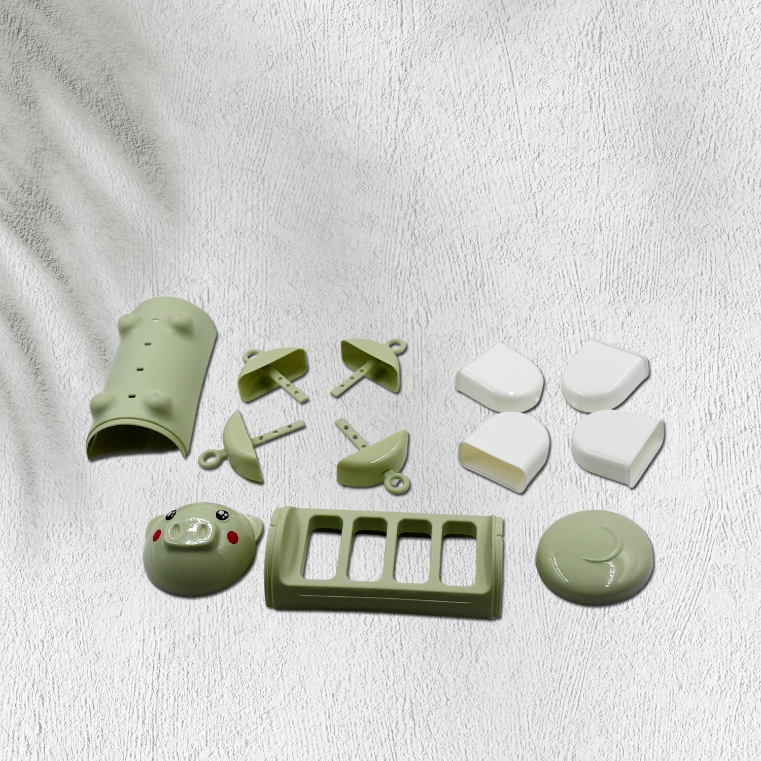 sicle mold set featuring pig shapes, suitable for homemade ice candy.
