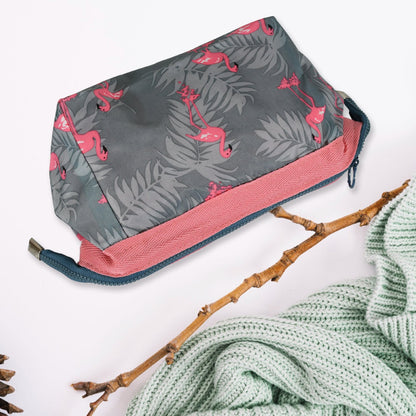 Makeup Bag / Pouch / Travel Cosmetic Bags / Brush Pouch Toiletry Kit Fashion Women Jewelry Organizer with Zipper Portable Purse Pouch (1 pc / 25Ãƒâ€”13 Cm)