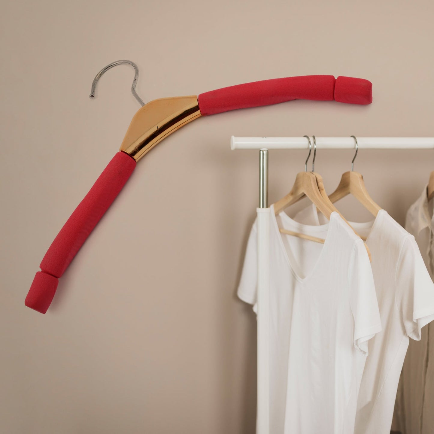 Solid Sponge Hanger Non-Slip Hanger (B Grade / 2 Pc)