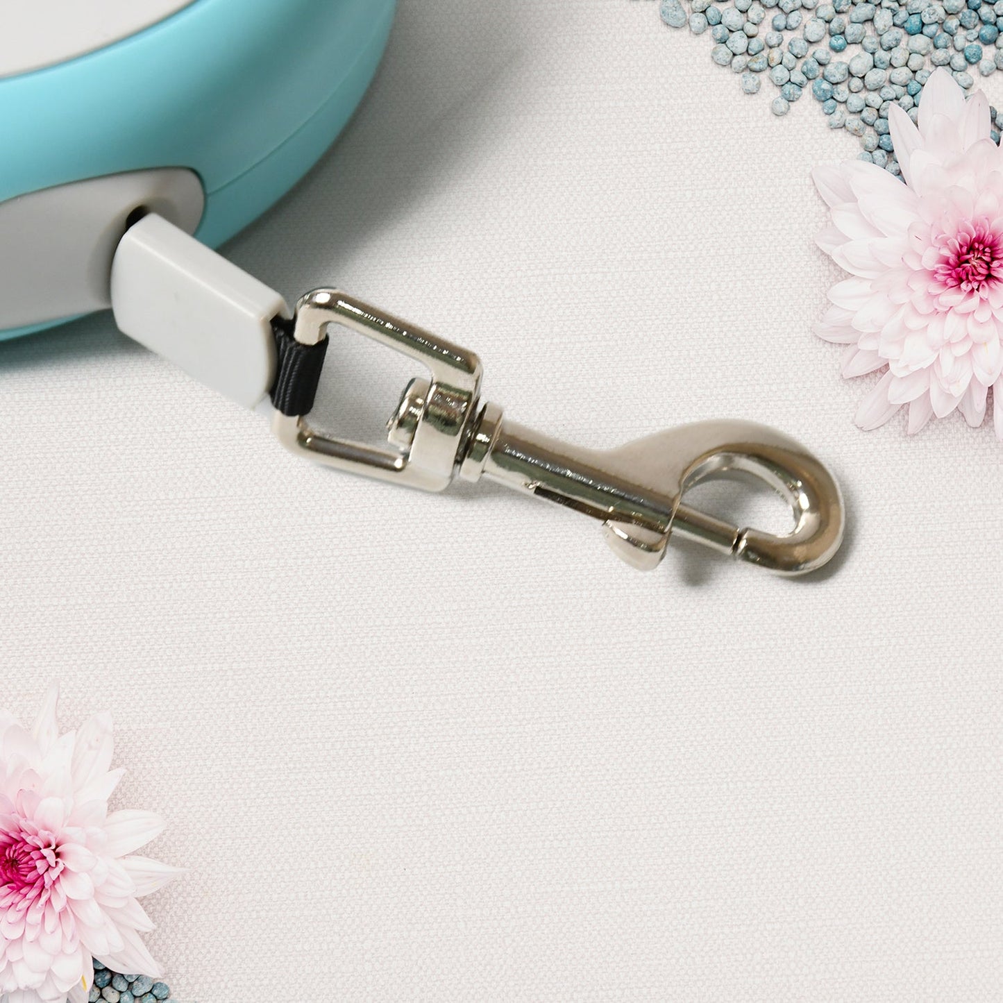 Retractable Dog Leash, Pet Walking Leash with Anti-Slip Handle, Strong Nylon Tape, Tangle-Free, One-Handed One Button Lock & Release, Suitable for Small / Medium Dog Or Cat, 16.5 ft (5 m)Ã‚Â 