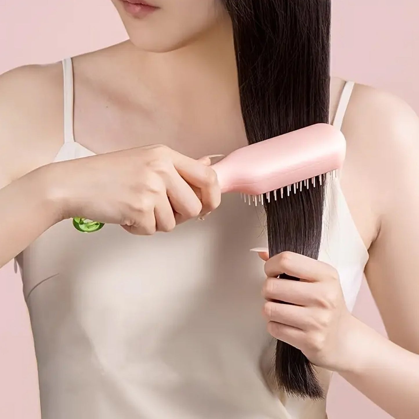 Self-Cleaning Hairbrush Ã¢â‚¬â€œ Anti-Static, Detangling, Rotating Massage Comb