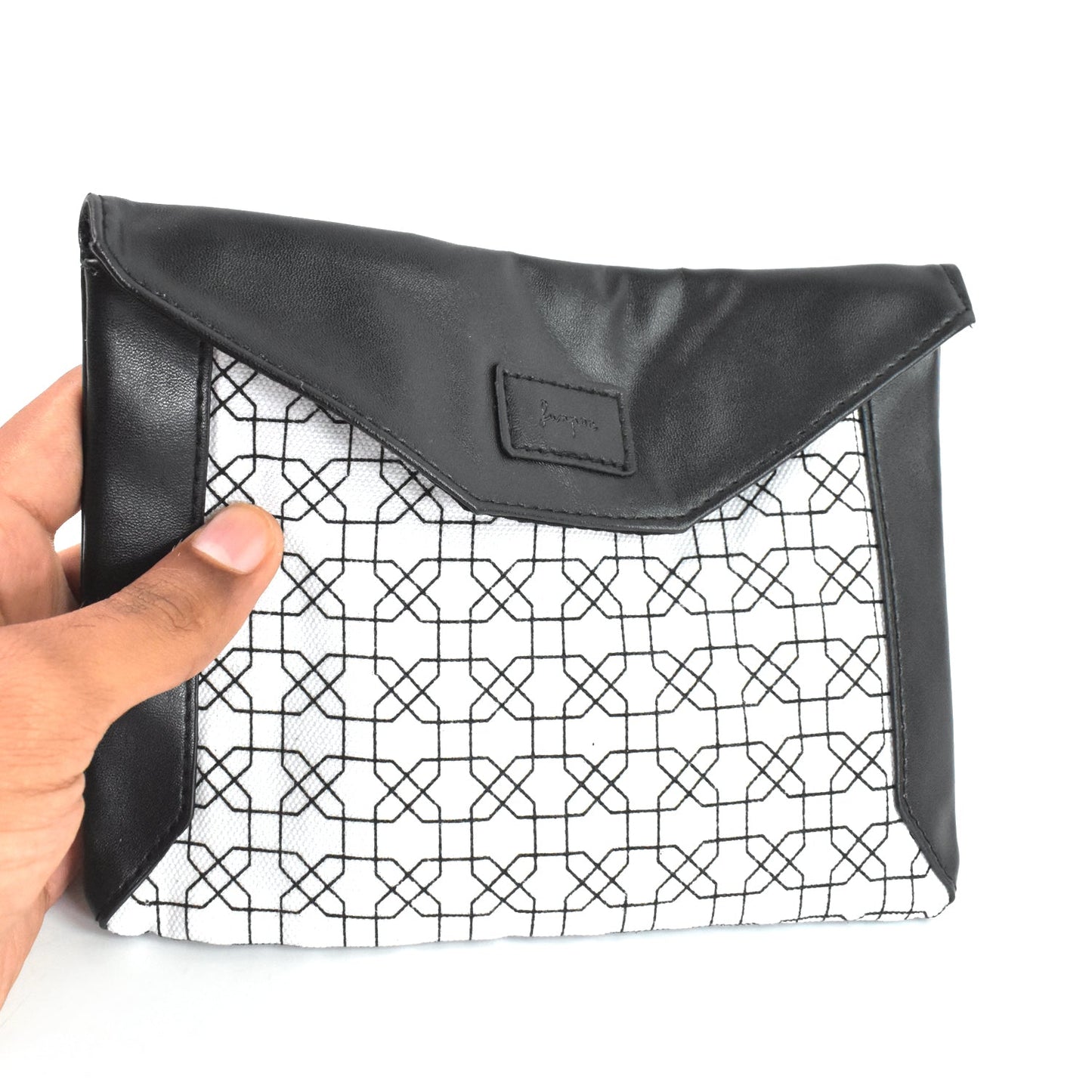 Multipurpose Pouch With Magnetic Lock(1 Pc / 19Ãƒâ€”14 Cm)