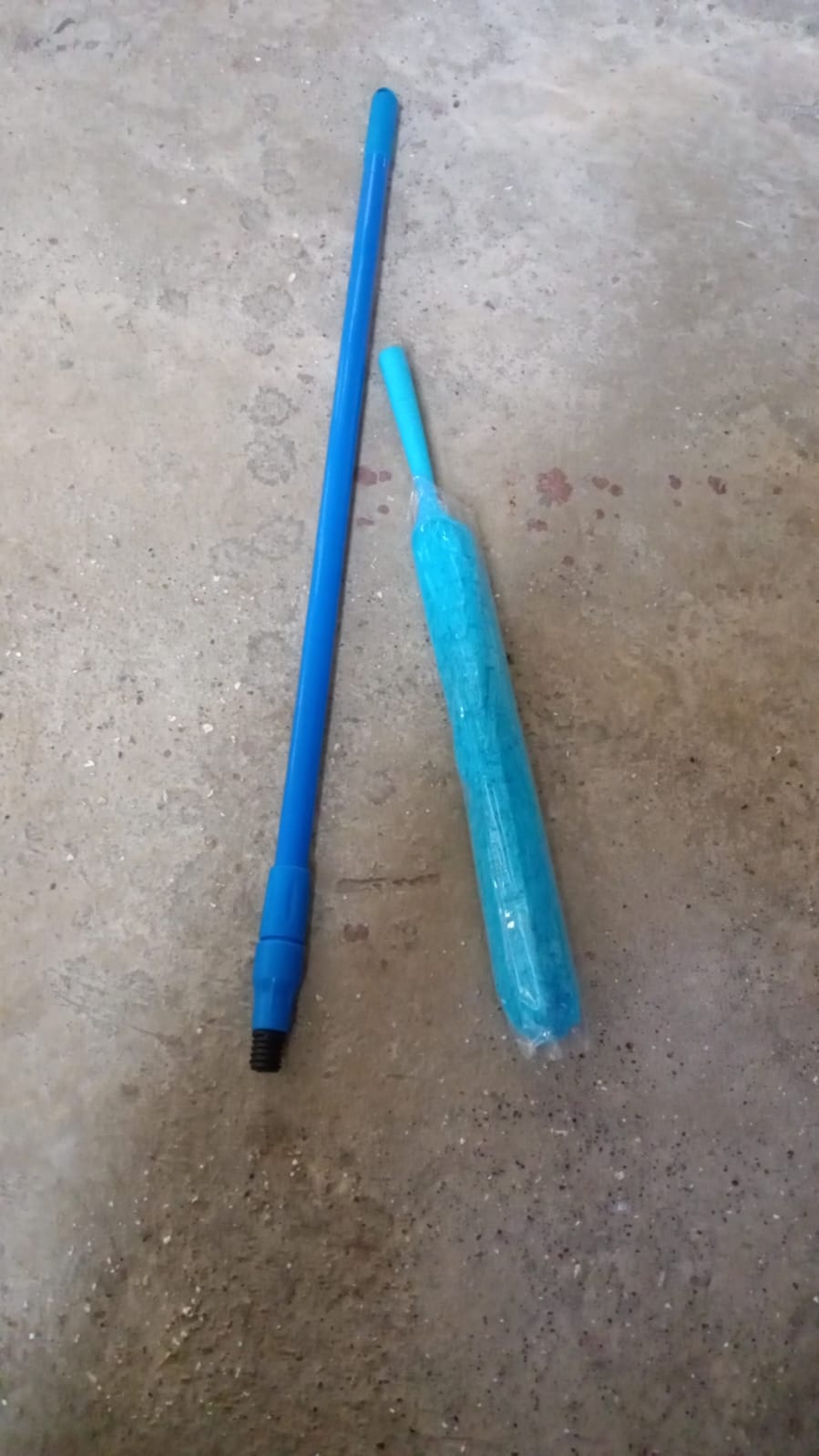 Adjustable Long Handle Microfiber Dust Brush Ã¢â‚¬â€œ Foldable Ceiling & Appliance Cleaner