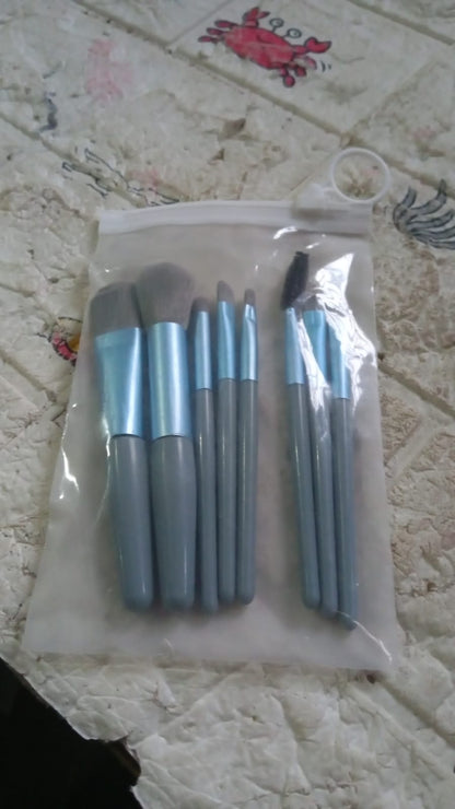 8-Piece Mini Makeup Brush Kit Ã¢â‚¬â€œ Portable Premium Synthetic Set with Case (Mix Colors)