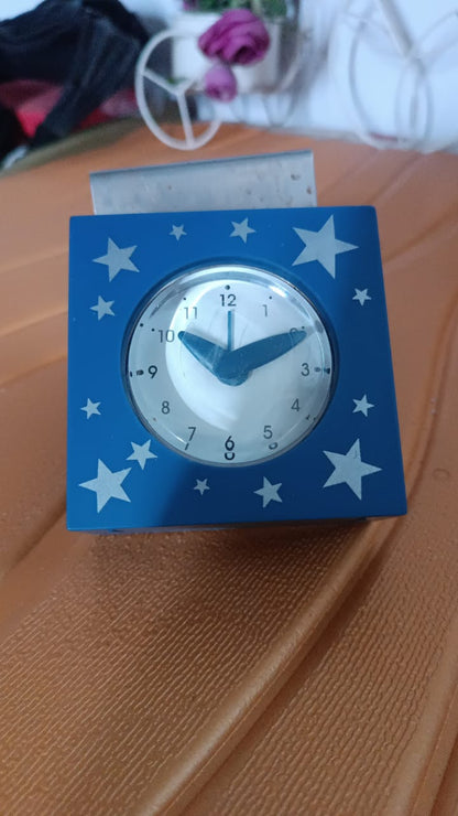 Classic Alarm Clock Ã¢â‚¬â€œ A Functional Piece for Your Desk or Nightstand (1 Pc)