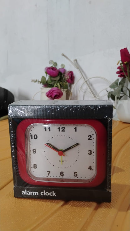 Compact Analog Alarm Clock Ã¢â‚¬â€œ Easy, Reliable, and Elegant