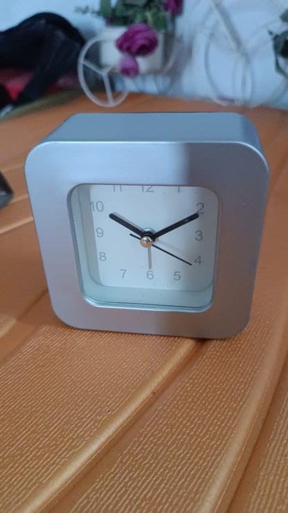 Stylish Alarm Clock Ã¢â‚¬â€œ Designed for Everyday Reliability (1 Pc)