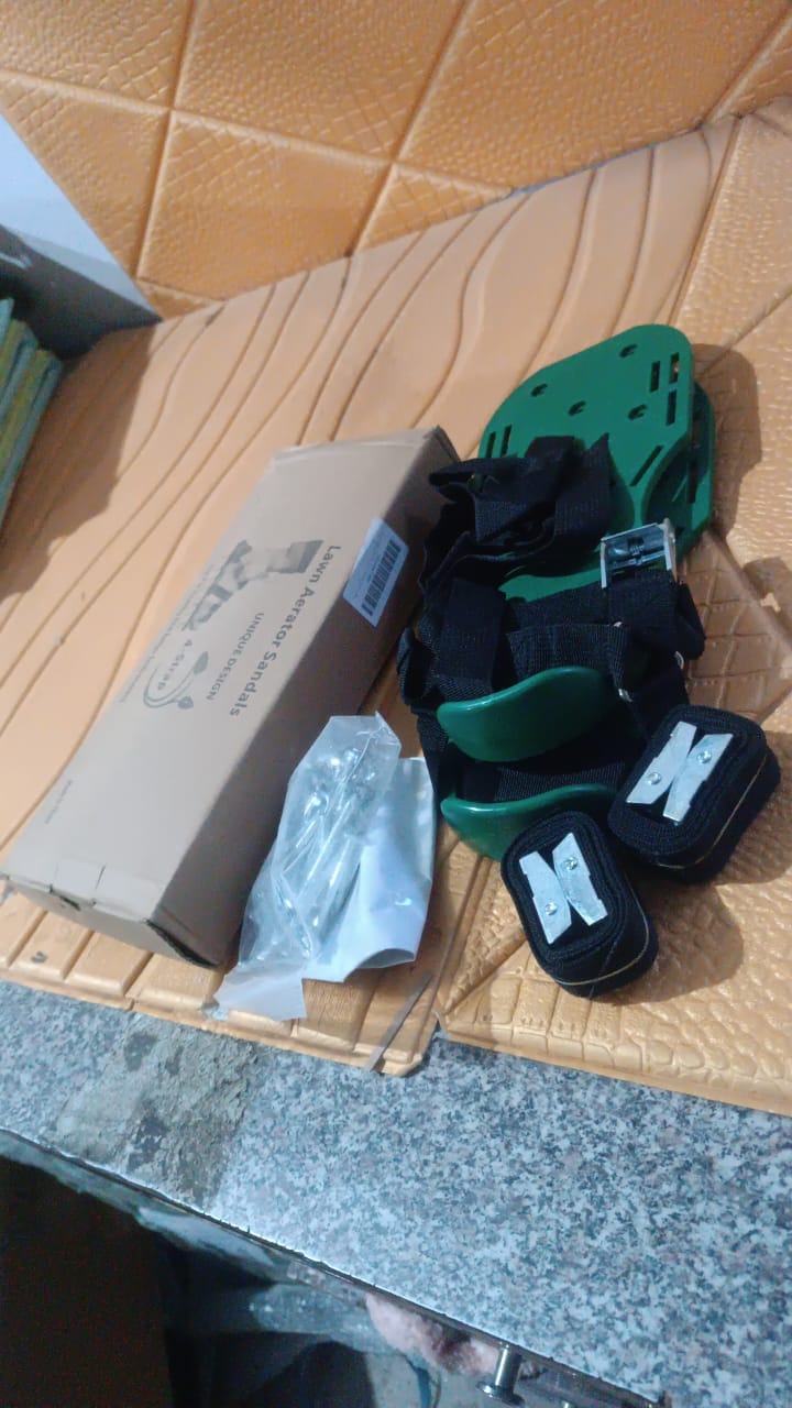 Lawn Aerator Spiked Sandals Ã¢â‚¬â€œ Green Studded Garden Grass Shoes (1 Pair)