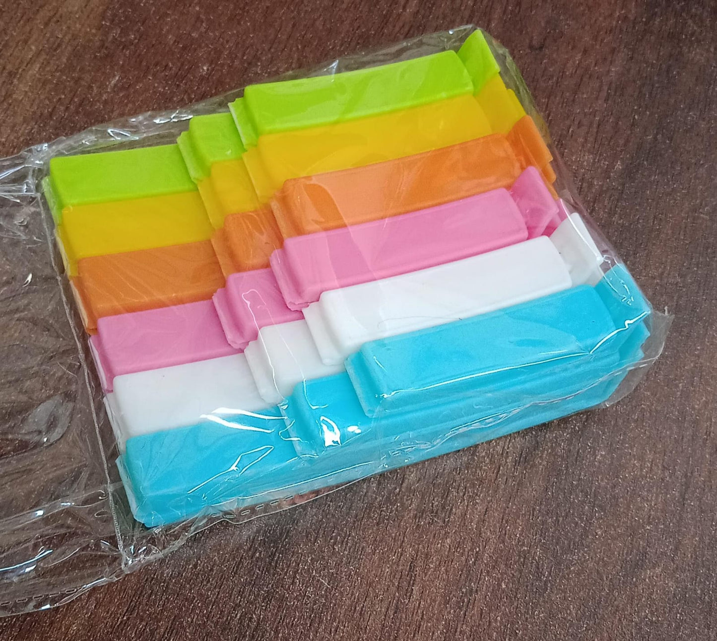 Food Bag Clip Sealer Ã¢â‚¬â€œ Airtight Plastic Clips for Snacks, Kitchen & Camping (18 Pc Set)