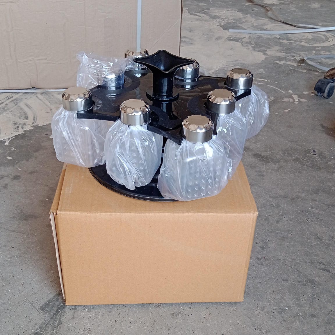 360Â° spice rack with square containers for kitchen organization