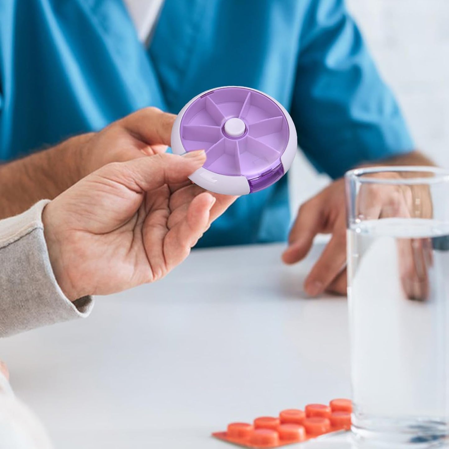 Cute 7-Day Pill Box Dispenser Ã¢â‚¬â€œ Portable 7-Grid Medicine Organizer (1 Pc)