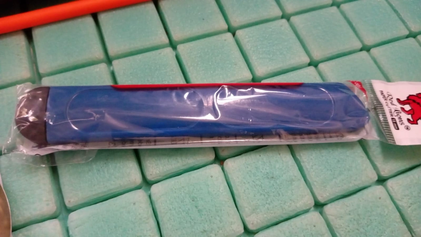 Multi-Use Iron Cutter, Cutting Blade and Precision Knife Blade, Utility Knife - Heavy Duty Industrial Cutter Knife (18mm) 3 pcs