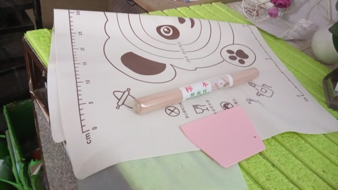 3 In 1 Silicone Baking Mat With Wooden Belan & Cake Scraper (3 Pcs Set / 50Ãƒâ€”70 CM)