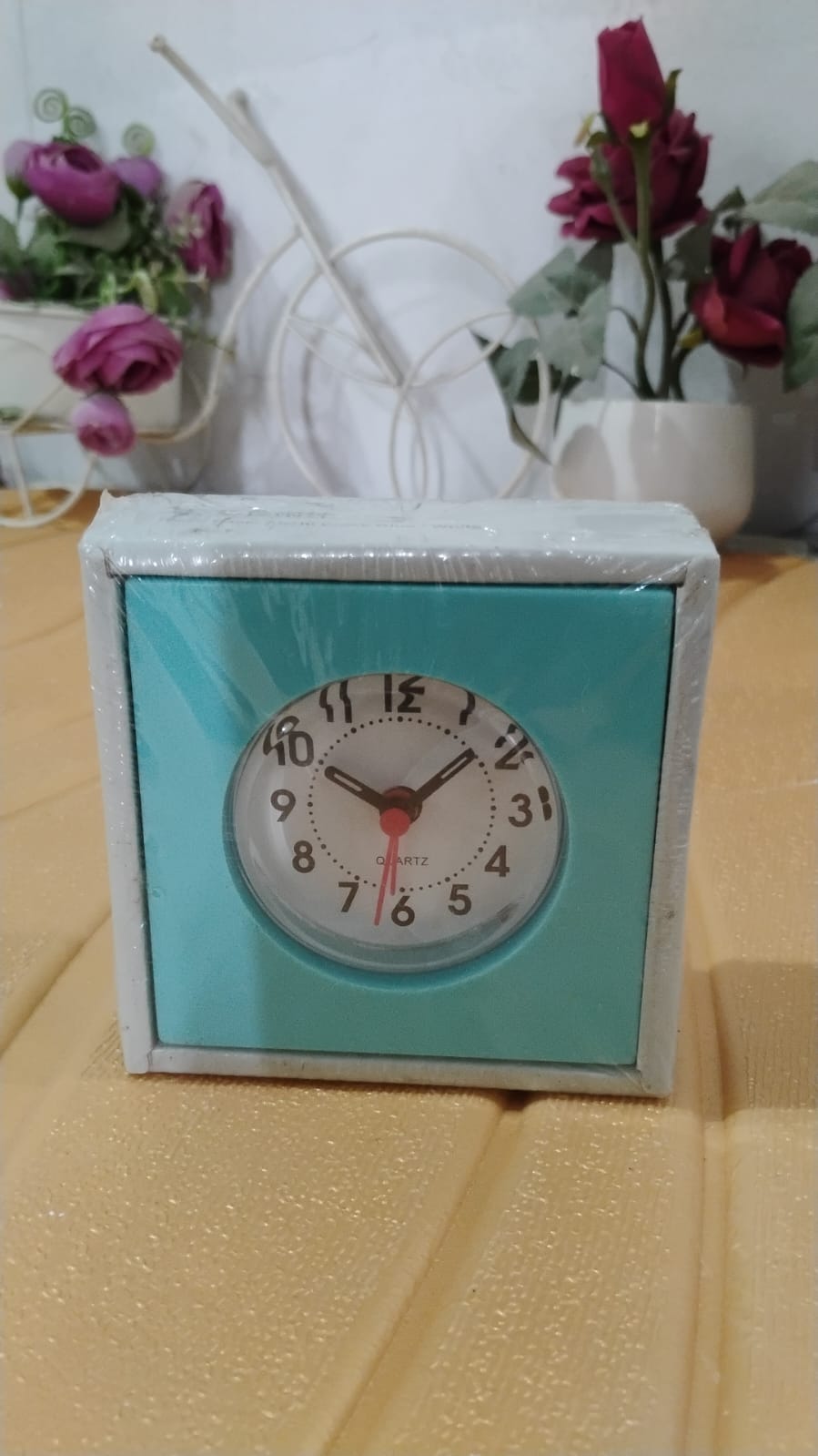 Classic Desktop Alarm Clock Ã¢â‚¬â€œ Simple, Reliable, and Always on Time (1 Pc)