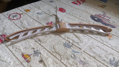 Compact travel clothes hanger with 360Â° rotation and adjustable features