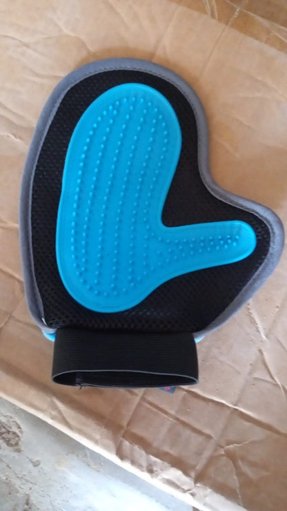 Pet Grooming Glove Ã¢â‚¬â€œ Humanized Descending Brush (1 Pc)