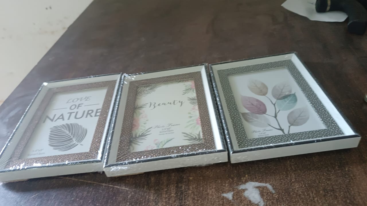 Modern Plastic Picture Frame Photo Holder (1 Pc / Mix Color & Design / 15Ãƒâ€”12 Cm)