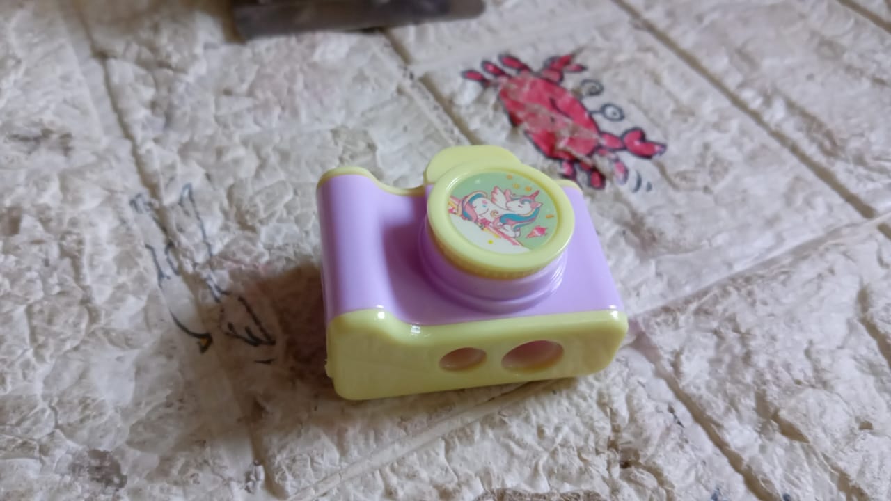Camera Shape Pencil Sharpener Ã¢â‚¬â€œ Stylish & Lightweight Manual Sharpener for Kids & Office Use (1 Pc)