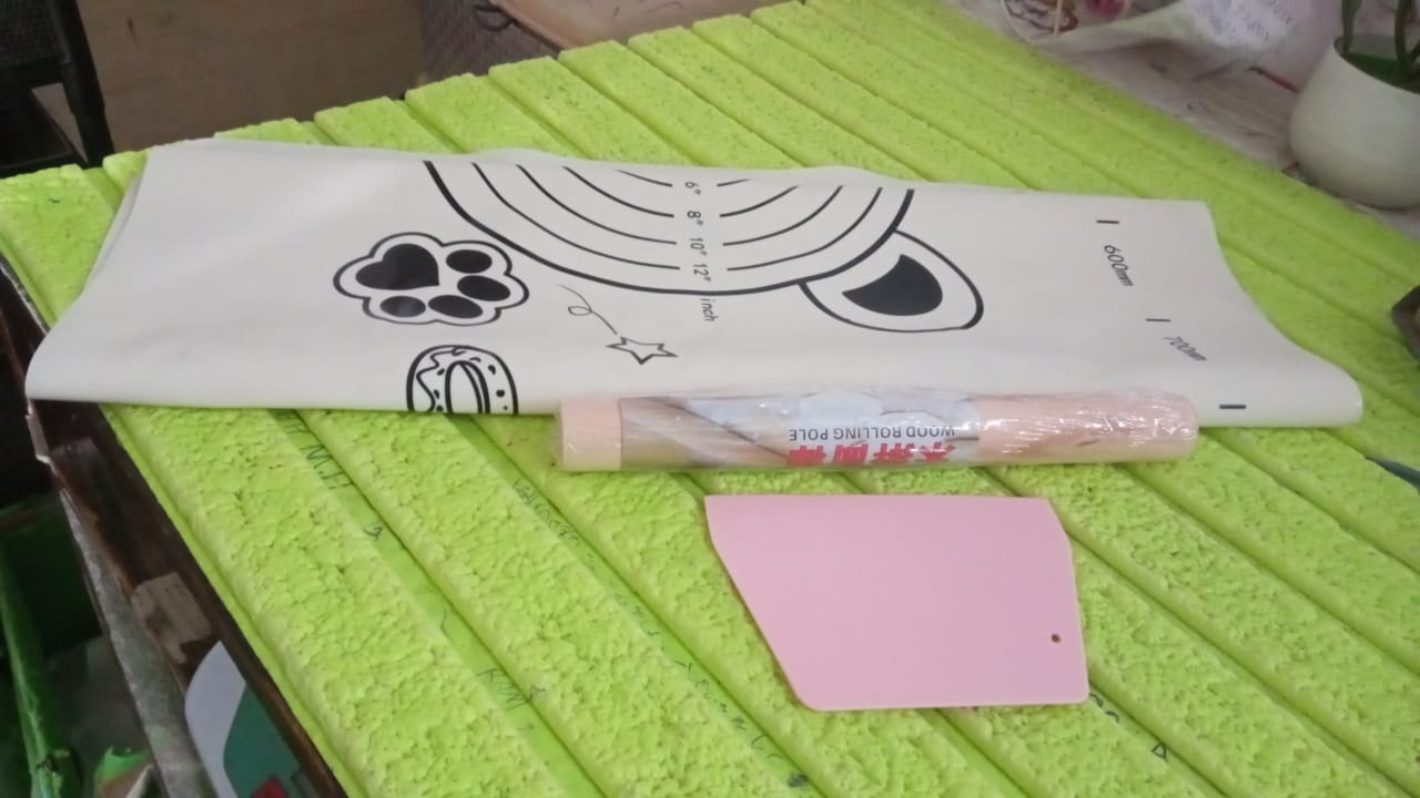 3 In 1 Low Silicone Baking Mat With Wooden Belan & Cake Scraper (3 Pcs Set / 70Ãƒâ€”50 CM)