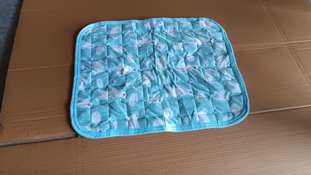 Pet Soft Cat Dog Blanket / Towel, Warm Sleep Mat (50Ãƒâ€”40 Cm / 1 Pc / Mix Color & Design)