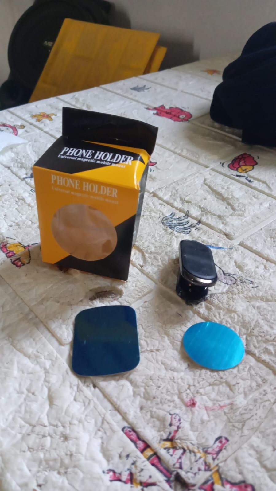 Magnetic Phone Mount/Holder for Car, Super Strong Magnet Universal Car Mount, Dashboard 360Ã‚Â° Rotation for Car, Desk, Office, Home & Kitchen for All Smart phones (1 Pc)