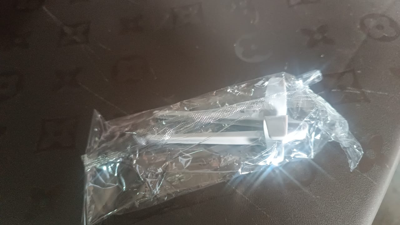 Plastic Finger Chopsticks for Gamers, Snack Clips (2 Pc)